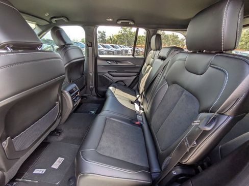 New 2025 Jeep Grand Cherokee Altitude image 12