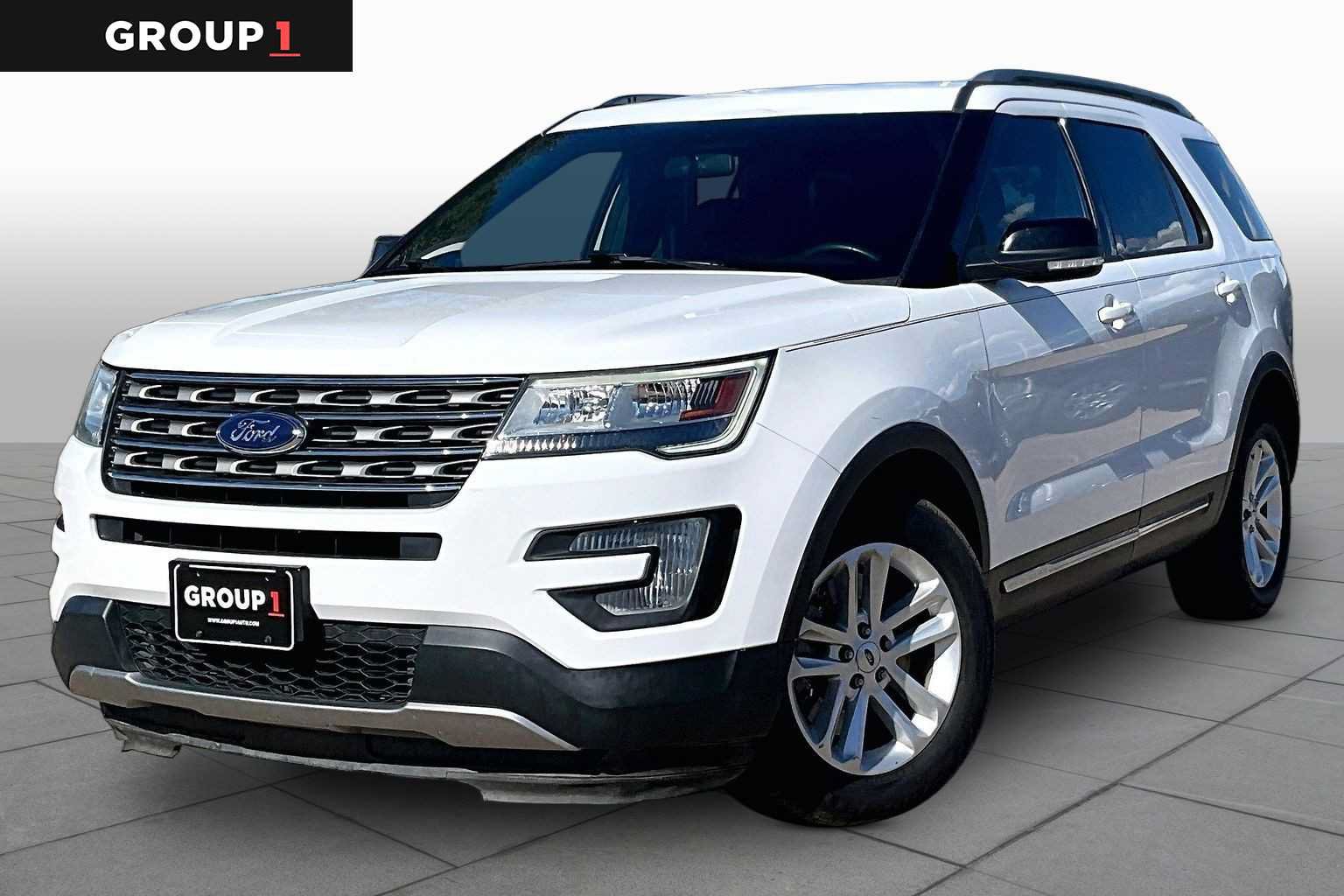 Used 2017 Ford Explorer XLT FWD image 1