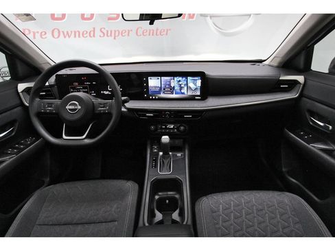 Used 2026 Nissan Kicks SV w/ SV Premium Package FWD image 9