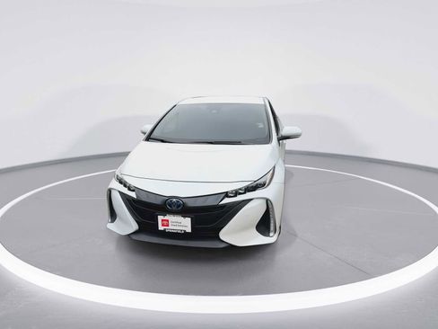Certified 2021 Toyota Prius Prime XLE image 3