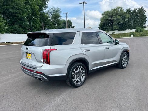 Used 2024 Hyundai Palisade Limited FWD image 4