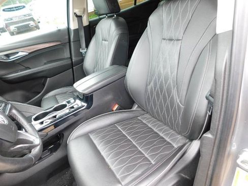 Used 2021 Buick Envision Avenir w/ Technology Package II FWD image 3