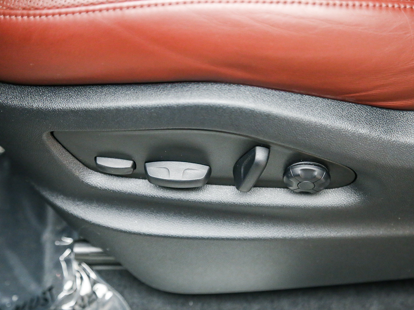 Certified 2024 Porsche Cayenne S AWD/4WD image 25