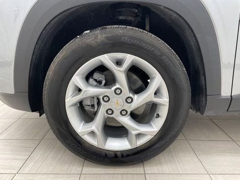 Used 2024 Chevrolet Trax LS w/ LS Convenience Package FWD image 8