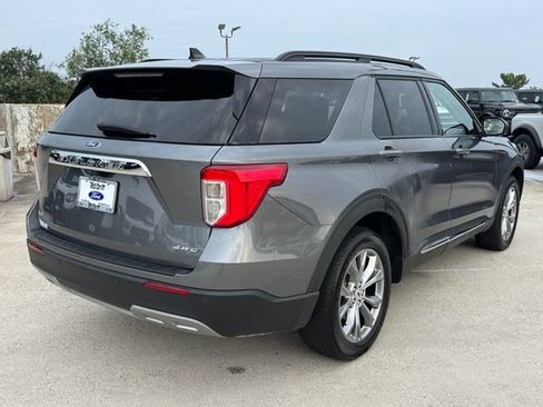 Used 2022 Ford Explorer XLT w/ Equipment Group 202A AWD/4WD image 5