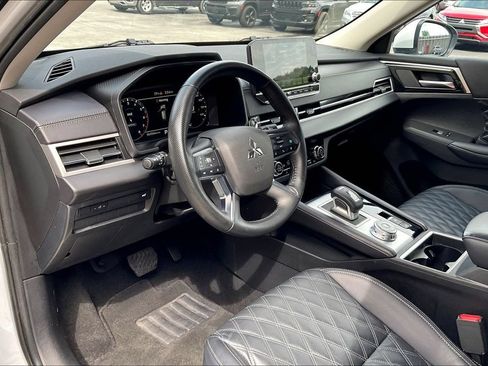 Used 2024 Mitsubishi Outlander SEL AWD/4WD image 13