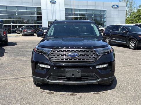 Used 2023 Ford Explorer XLT w/ Equipment Group 202A AWD/4WD image 2