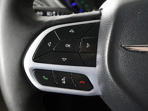 Used 2024 Chrysler Pacifica Limited FWD image 39