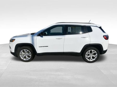 Used 2024 Jeep Compass Latitude AWD/4WD image 4