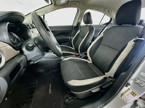 Used 2021 Nissan Versa SV FWD image 13