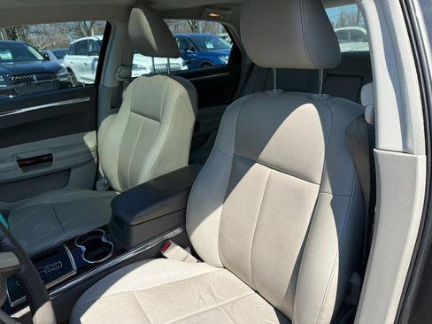 Used 2009 Chrysler 300 Limited w/ Protection Group image 16