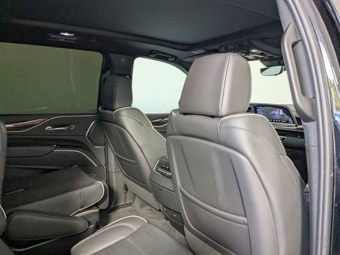 Used 2023 Cadillac Escalade ESV Premium Luxury AWD/4WD image 30
