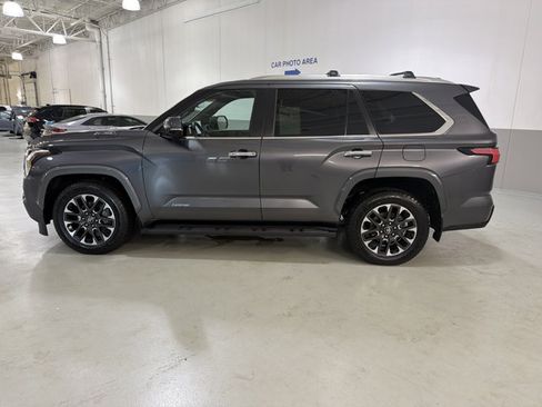 Used 2025 Toyota Sequoia Limited w/ Tow Technology Package AWD/4WD image 5