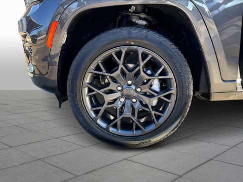 New 2025 Jeep Grand Cherokee Summit image 11
