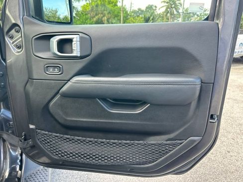 Used 2022 Jeep Wrangler Unlimited Sahara w/ Safety Group AWD/4WD image 29