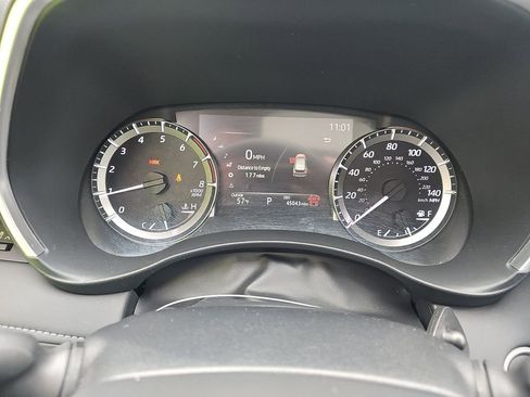 Used 2024 Toyota Highlander XLE AWD/4WD image 2