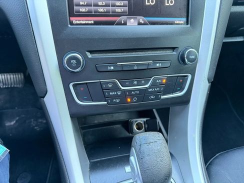 Used 2016 Ford Fusion SE FWD image 15