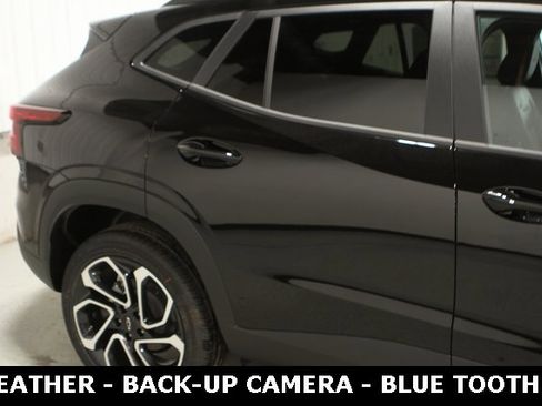 New 2026 Chevrolet Trax RS w/ Sunroof Package image 4