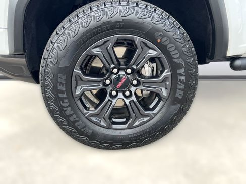 Certified 2024 GMC Canyon Elevation image 11
