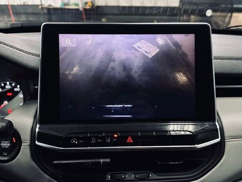 Used 2022 Jeep Compass Limited image 34