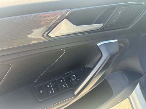 Used 2022 Volkswagen Tiguan SE w/ Panoramic Sunroof Package AWD/4WD image 14