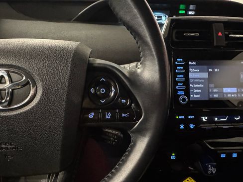 Used 2021 Toyota Prius XLE image 10