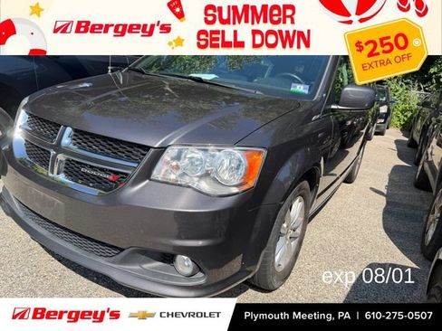 Used 2019 Dodge Grand Caravan SXT FWD image 1