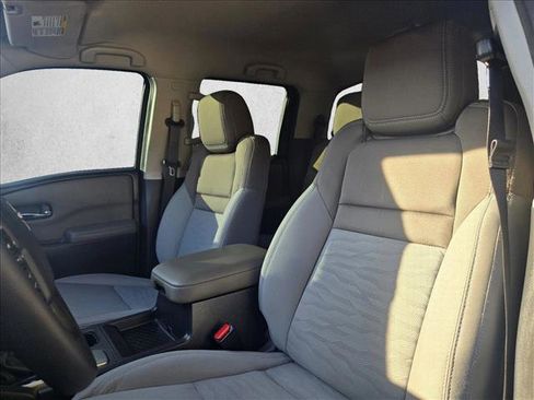 Used 2022 Nissan Frontier SV image 11