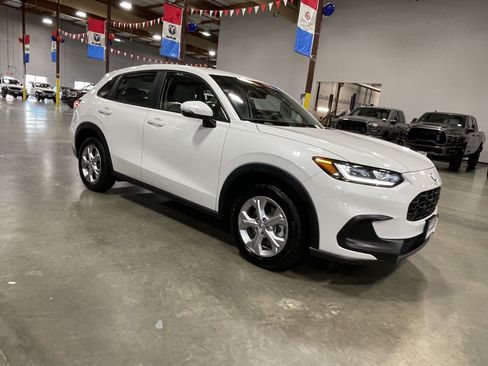 Used 2023 Honda HR-V LX image 7