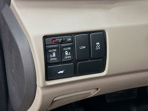 Used 2017 Honda Odyssey EX-L image 17