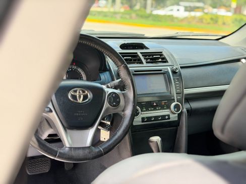 Used 2012 Toyota Camry SE FWD image 11