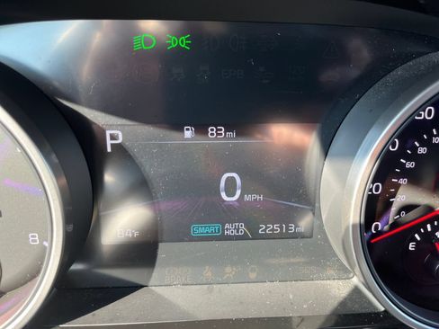 Used 2023 Kia Carnival EX FWD image 16