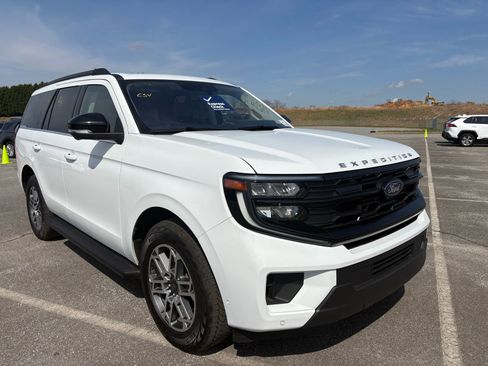 Used 2025 Ford Expedition Active image 2