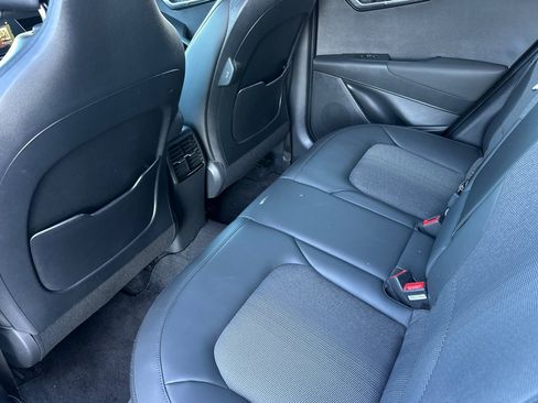 Certified 2025 Kia Niro EX w/ EX Cold Weather Package image 15