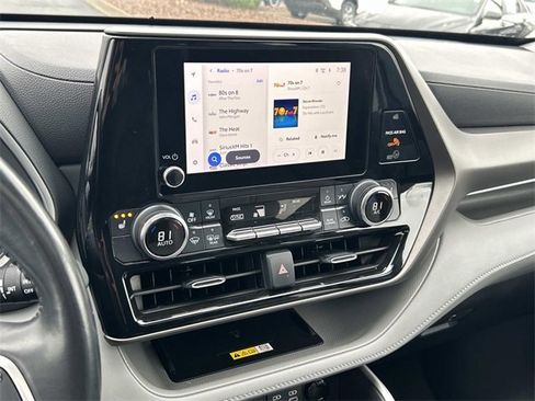 Used 2023 Toyota Highlander XLE image 25