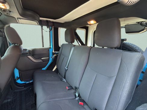 Used 2018 Jeep Wrangler Unlimited Sport S AWD/4WD image 28