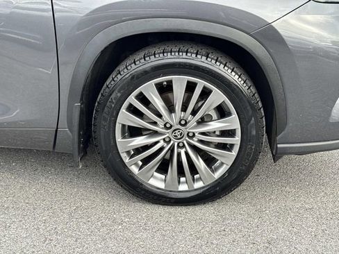 Used 2024 Toyota Highlander Platinum image 8