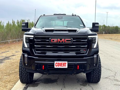 Used 2024 GMC Sierra 2500 AT4 w/ AT4 Preferred Package image 4