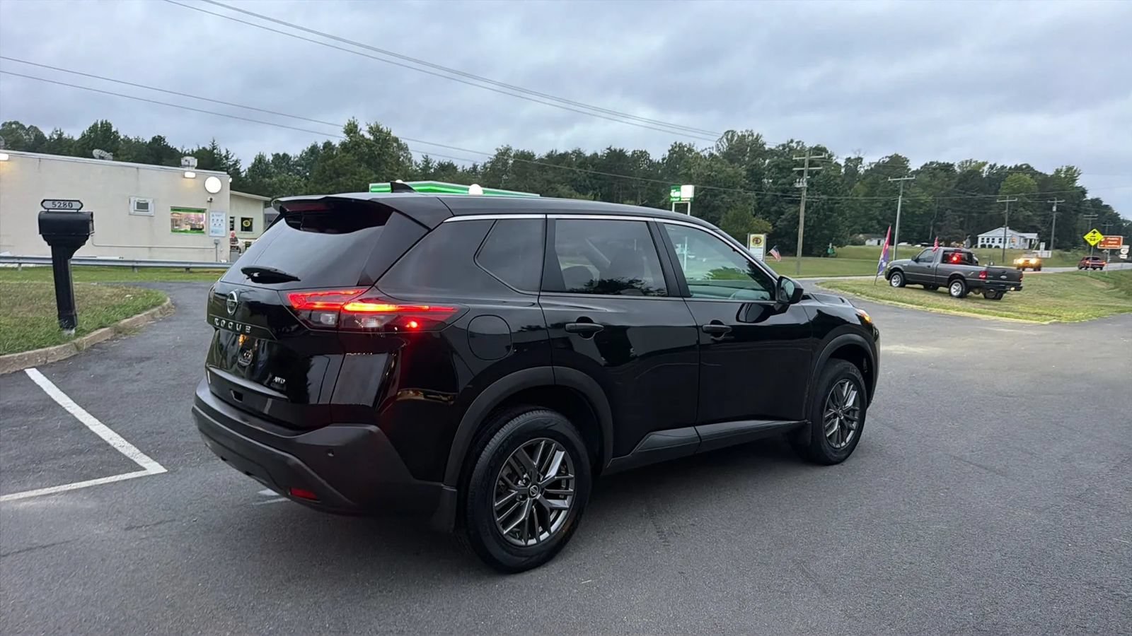 Used 2021 Nissan Rogue S AWD/4WD image 7