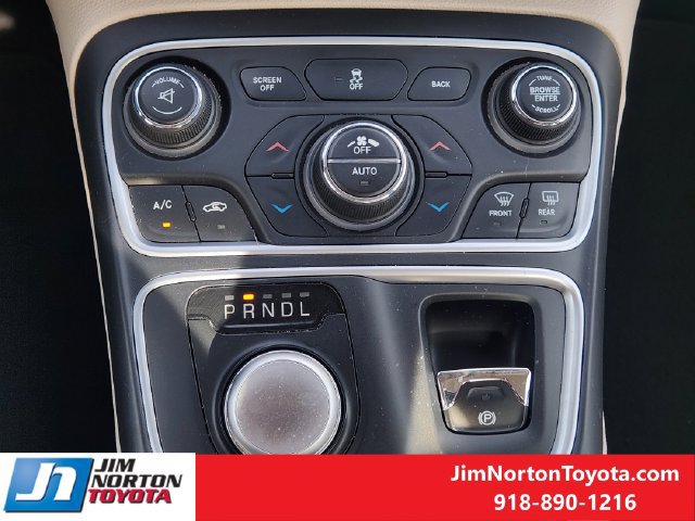 Used 2015 Chrysler 200 Limited w/ Convenience Group FWD image 20