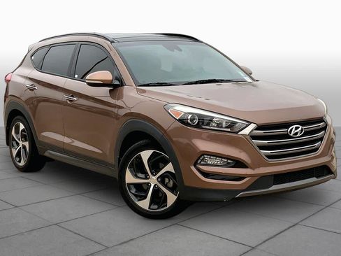 Used 2016 Hyundai Tucson Limited w/ Option Group 03 FWD image 3