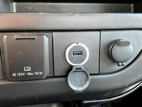 Used 2017 Chevrolet Express 2500 RWD image 18
