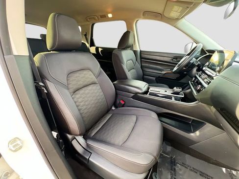 Used 2024 Nissan Pathfinder SV image 28