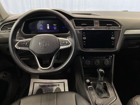 Used 2024 Volkswagen Tiguan SE image 30