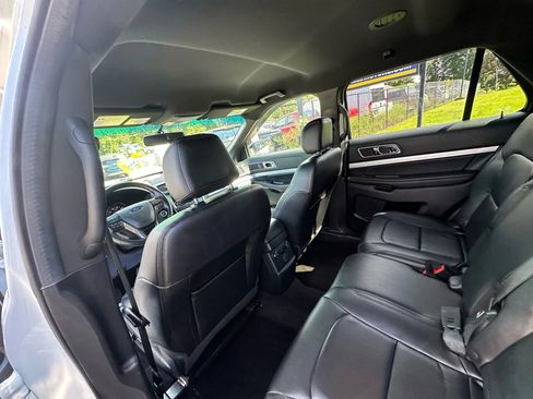 Used 2016 Ford Explorer XLT w/ Equipment Group 202A image 17