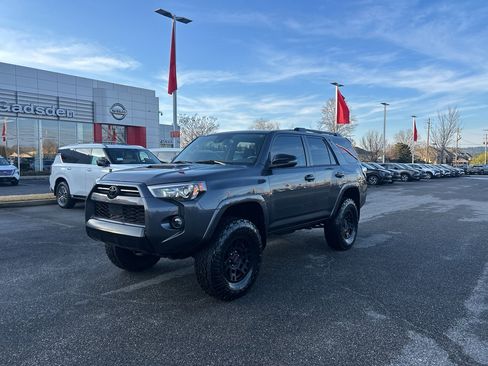 Used 2021 Toyota 4Runner Venture w/ Moonroof Package image 7