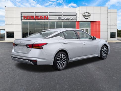 New 2025 Nissan Altima 2.5 SV image 3