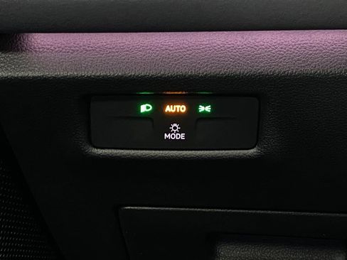 New 2025 Volkswagen Tiguan SE image 14