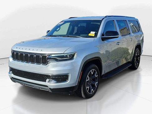 Used 2024 Jeep Wagoneer L Series III w/ Flexible Seating Group image 7