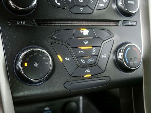 Used 2018 Ford Fusion SE FWD image 14